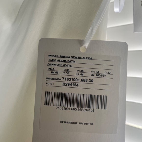 Ribelia Pronovias Bridal Gown - Picture 6 of 7